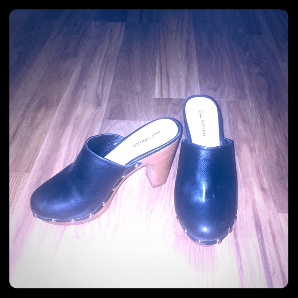 Black wooden platform